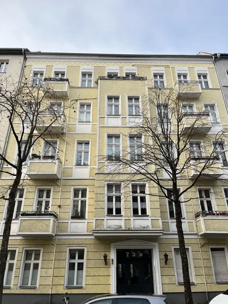 Modernisierte 2-Raum-Wohnung in Berlin Friedrichshain mit Balkon und Küche — photo 1